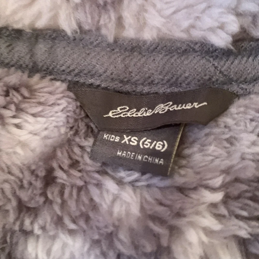 NWT Eddie Bauer Kids High Pile Hooded Jacket. Full zip with pockets.Size XS 5/6.